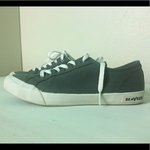 🎈MAKE OFFER: Seavees olive green sneakers